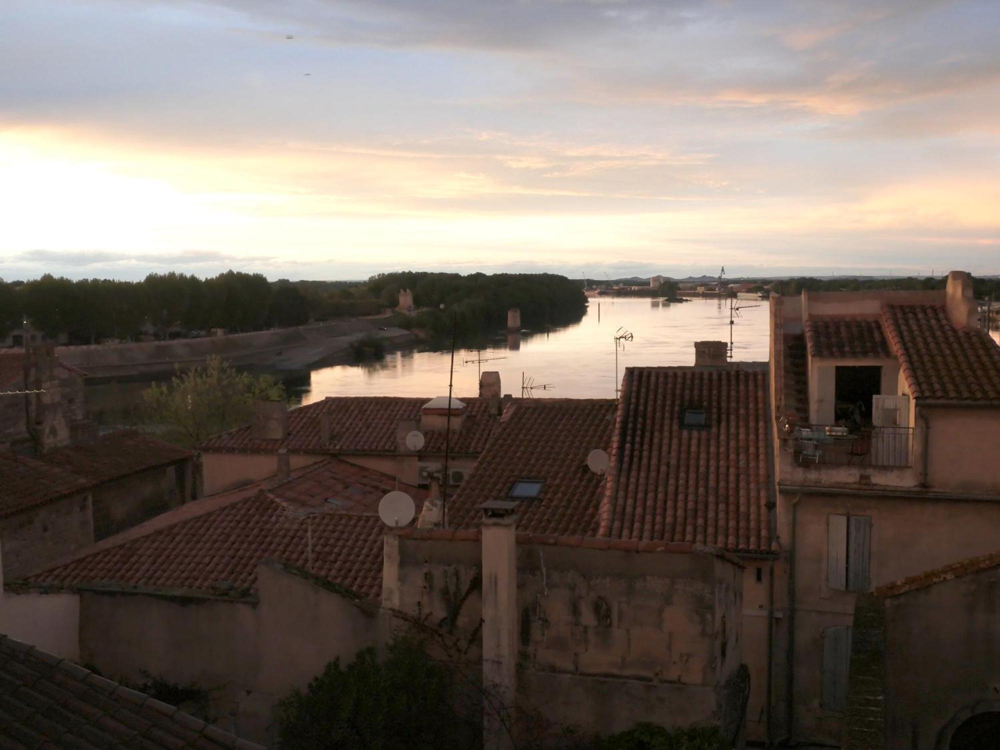Superbe Appartement Avec Vue Arles Exterior photo